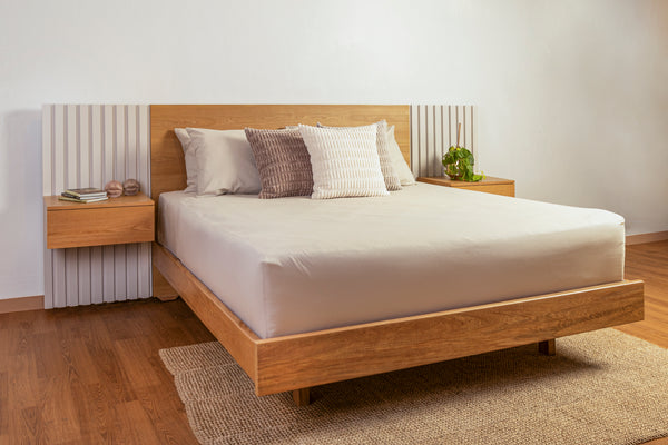Cama Sofia con dos nocheros flotantes