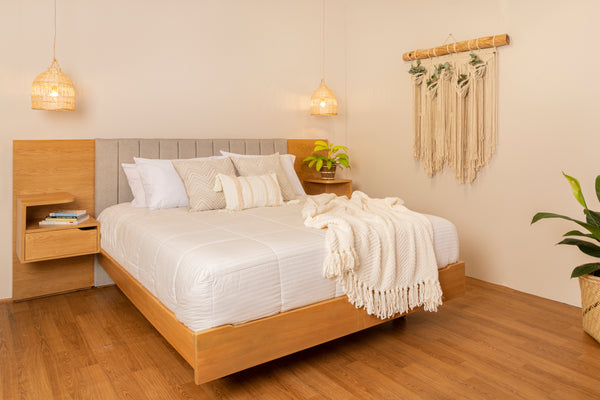 Cama Celine + nocheros flotantes con repisa.