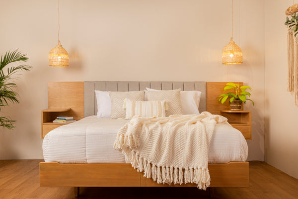 Cama Celine + nocheros flotantes con repisa.