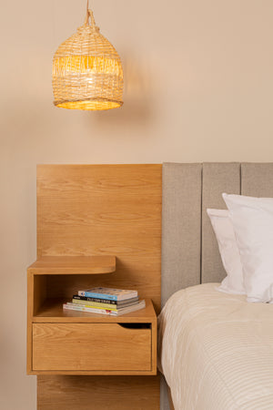 Cama Celine + nocheros flotantes con repisa.